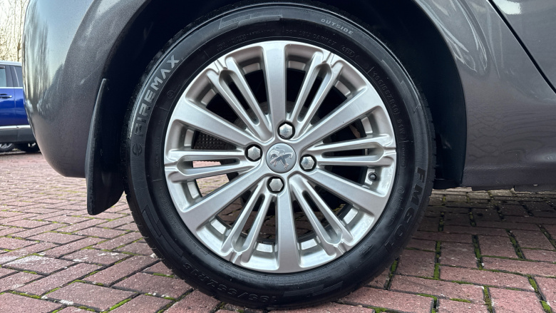 Peugeot 208 1.2 PureTech 82 Signature 5dr [Start Stop] Petrol Hatchback